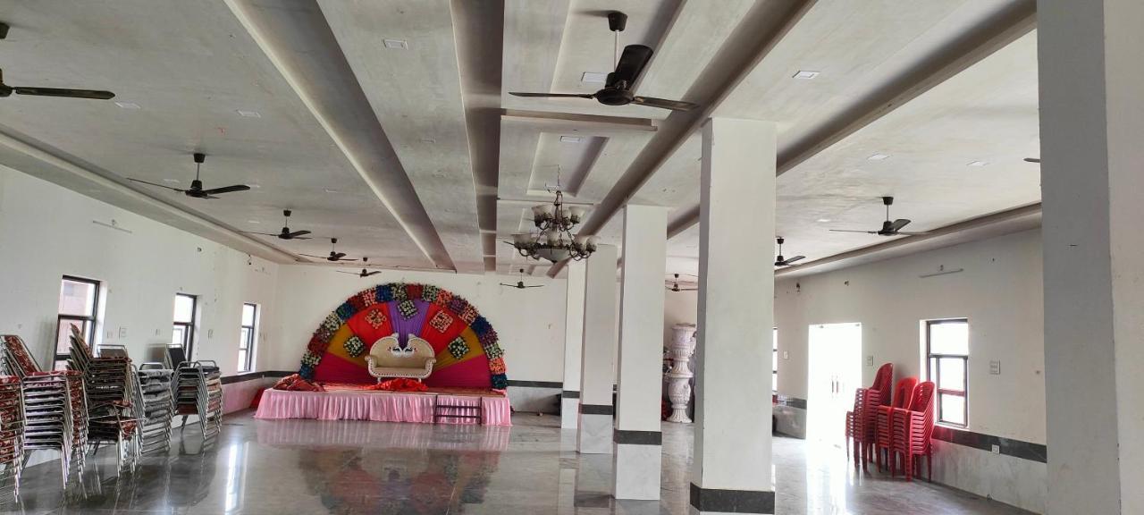 Hotel Yoran Inn & Restaurant By Wb Inn Sadabad Exterior foto