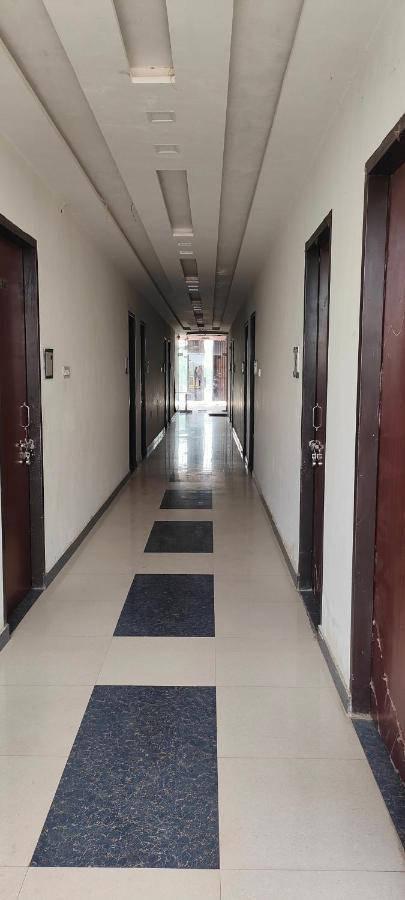 Hotel Yoran Inn & Restaurant By Wb Inn Sadabad Exterior foto