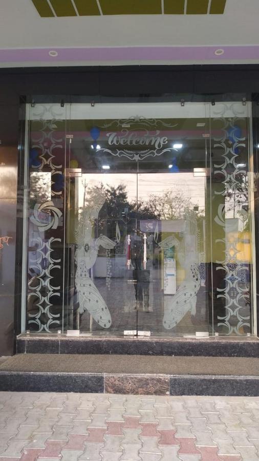Hotel Yoran Inn & Restaurant By Wb Inn Sadabad Exterior foto